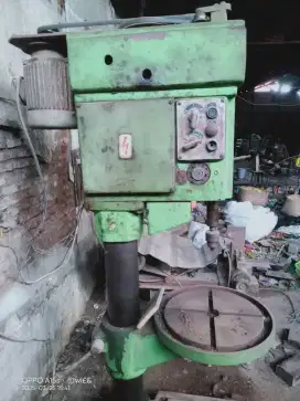 Mesin bor besar otomatis