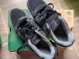 Sepatu sekolah dewasa