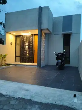Rumah siap huni minimalis kekinian di Maguwoharjo Sleman