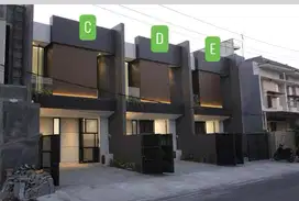 Rumah baru 2 lantai siap huni di kutisari indah row 4 mobil