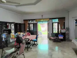 Rumah Cantik Lahan Luas Dekat MRT di Cipete Utara