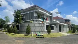 Rumah Hook Design Modern Di Perumahan Araya, Blimbing Malang(OLX295)