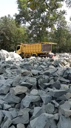 Sedia Batu Belah Batu Kali Makadam Batu Split Batu kapur limestone