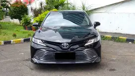 Toyota Camry 2.5 V AT Black on Black 2021/2022
