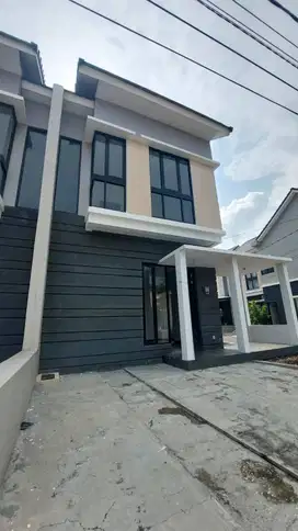 Disewakan Murah Rumah Baru 2 Lantai di Grand Alana Gununganyar UPN