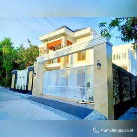 rumah mewah tanah luas sangat strategis bangunjiwo dekat UMY