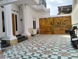 Rumah kolam renang solo