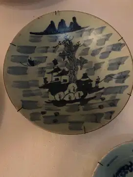 Piring porslen kuno