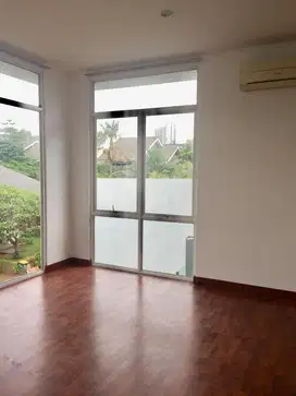 KEBAYORAN BINTARO SEKTOR 7 RUMAH HOMIE DAN TERAWAT VIEW GARDEN EMERALD