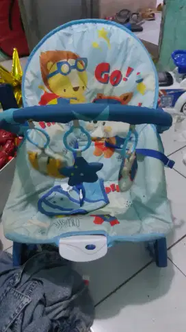Dijual kursi makan bayi dan bouncer