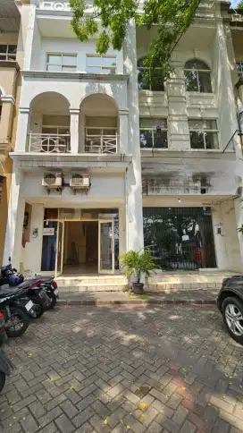 Ruko Boulevard sudah SHM siap pakai di Grand Galaxy, Bekasi