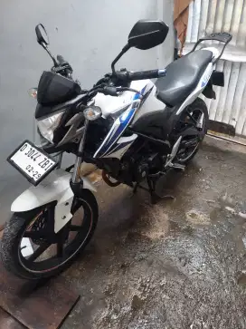 Honda cb150R street fire