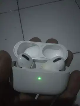 Borongan 2pc airpods iPhone a2190 case ori