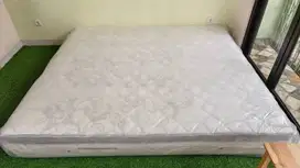 Segera yukkk ! Dijual Kasur King Size kondisi bagus. Di BSD Tangsel