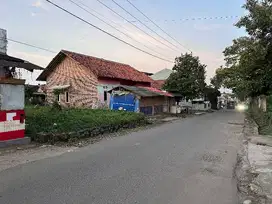 Dijual tanah & bangunan, Pinggir Jalan Utama