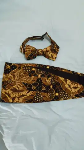 Dasi dan belt batik