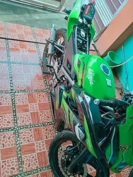 Dijual Kawasaki Ninja RR 2 tak tahun 2014 pemakaian 2015.