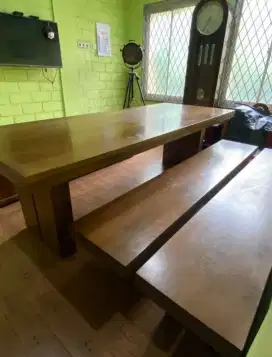 Meja makan jati satu sett