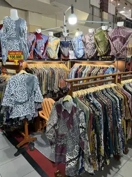 Lemari/rak jualan baju bonus 4gawangan+4 kursi + 11 patung+hanger kayu