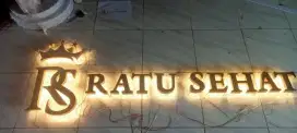 Costum huruf timbul akrilik nyala