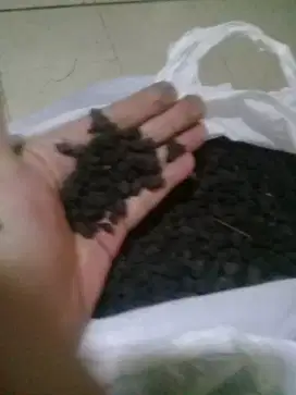 Batu untuk akuarium warna hitam