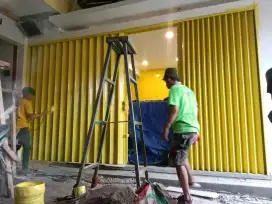 Folding gate rooling door