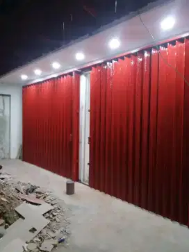 Folding gate rooling door