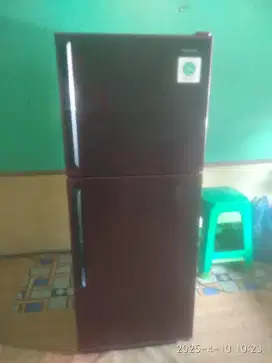 Jual kulkas 2p Sharp siap pakai msh mulus bnr