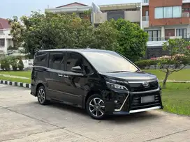 (CASH) Toyota Voxy 2.0 CBU 2019