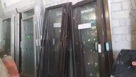 Pintu kaca aluminium
