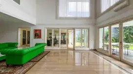 Rumah Mewah dengan Kolam Renang di Jl Denpasar III Mega Kuningan