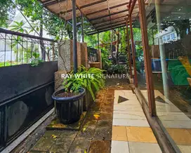 Dijual Rumah Layak Huni 1 Lantai  Lokasi Strategis Dekat Mega Kuningan
