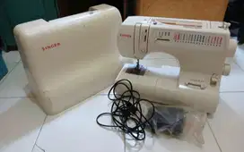 Mesin jahit SINGER PORTABLE LIKE NEW SEPERTI BARU