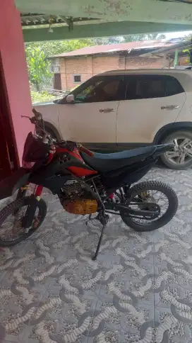Suzuki Thunder modif Trail
