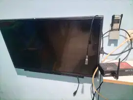 Di jual tv merk Toshiba dan stb nya merk luby