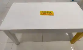 Meja dekorasi kaki empat