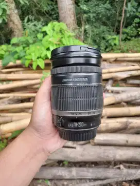 Lensa canon 18 200 mm is