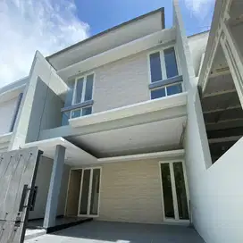 rumah lebar 7 di taman gading pantai , 1M'an