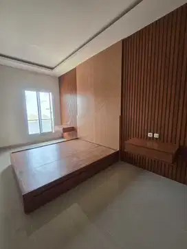 Rumah Taman Ratu 3 lantai row jalan 2 mobil Duri Kepa Jakarta Barat