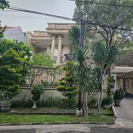 Rumah Classic Mewah Raya Satelit Barat Private Pool