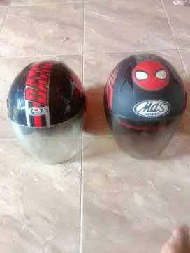 2 buah helm mds marvel dan helm JPN anak size S