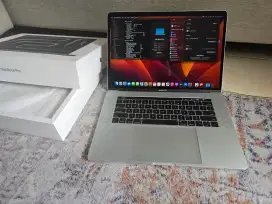 Macbook pro 2017 15inch 16/512GB