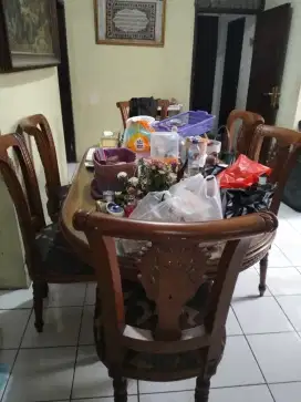 1 set meja makan sama kursinya