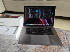 Macbook pro 2017 15inch core i7 16/256