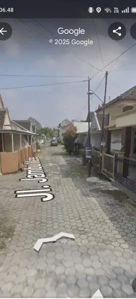 Rumah dalam perumahan jambusari condongcatur strategis