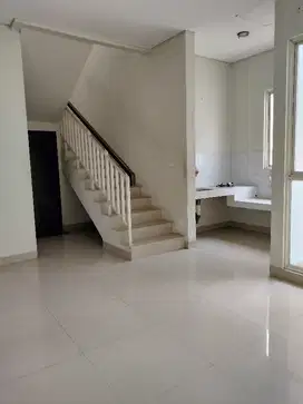 Rumah mewah di JGC di cluster Mississipi siap huni