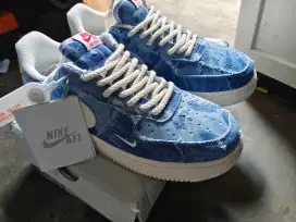 Sepatu warna biru levis size 40
