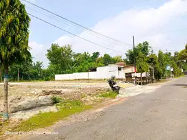 TANAH KAVLING DEKAT LAPANGAN NONGKODONO KAUMAN