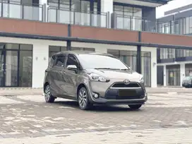 Toyota Sienta 1.5 V AT 2017