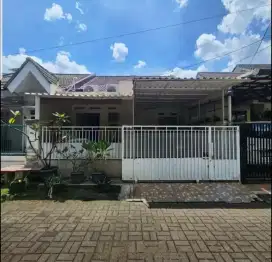 Jual Cepat Rumah Terawat Siap Huni dalam Cluster, View Taman di BSD